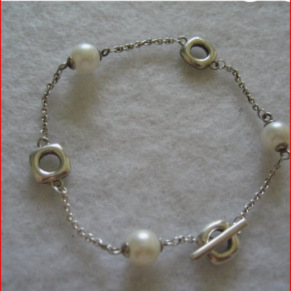Tiffany & Co Pearl Cushion Toggle Bracelet Sterling Silver Vintage Rare